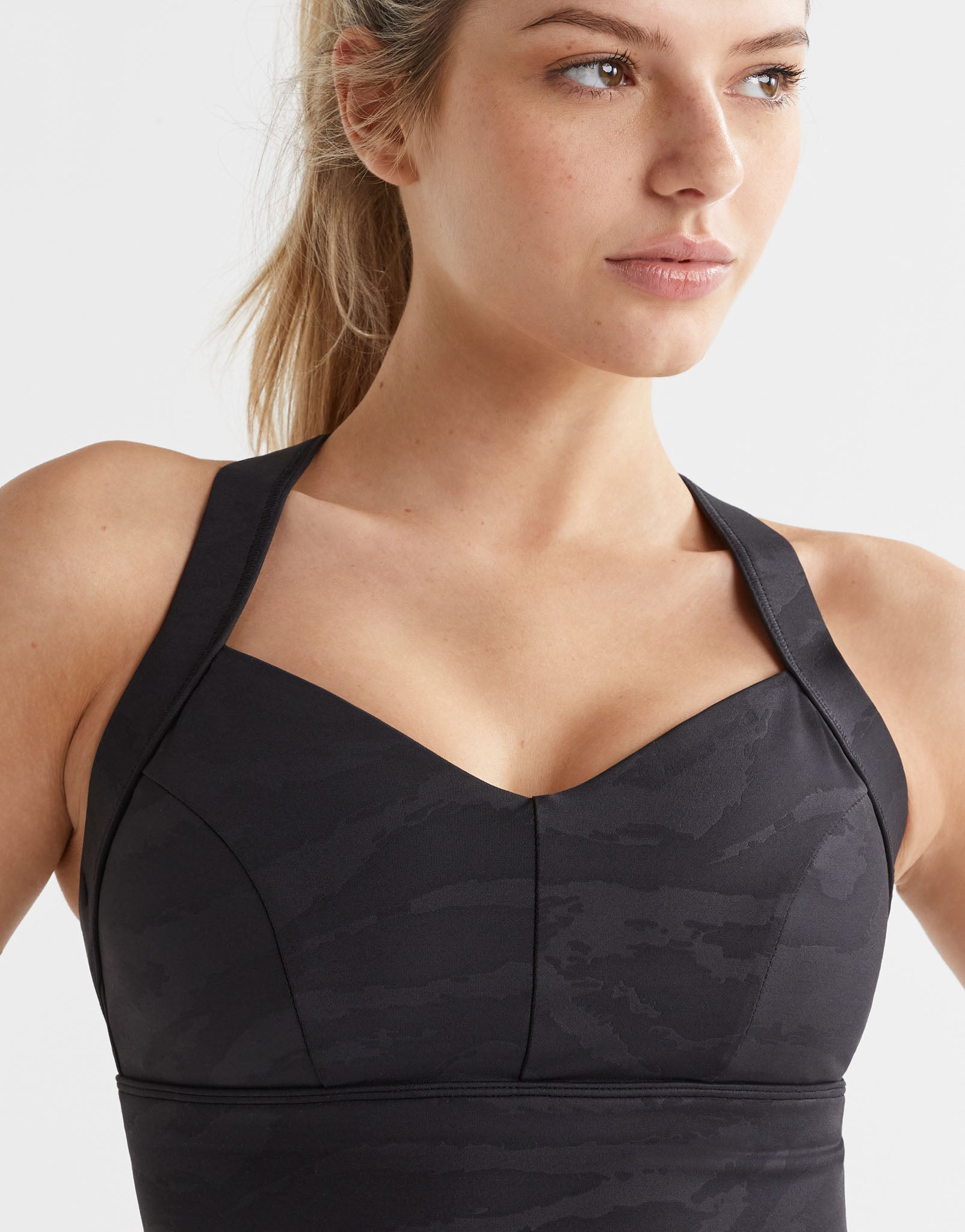 Lilybod-Amber-2X-Sports-Bra-Black-Tiger-Print-LC25-TB-7-NEW.jpeg