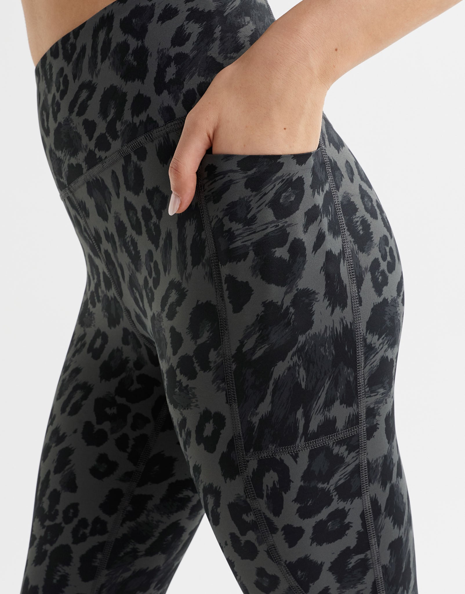 Lilybod-Becca-Legging-Mineral-Grey-Leopard-LL131-MGLP-2-NEW.jpeg