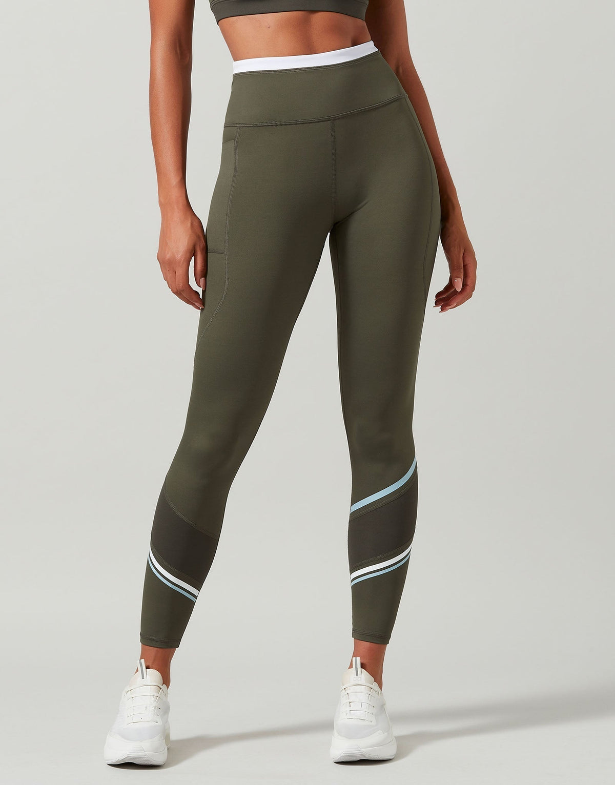 Lilybod-Nile-XR-Tarmac-White-Blue-LL79-MWU-2_bc287a55-649f-4c69-b57f-39b70191a400.jpg