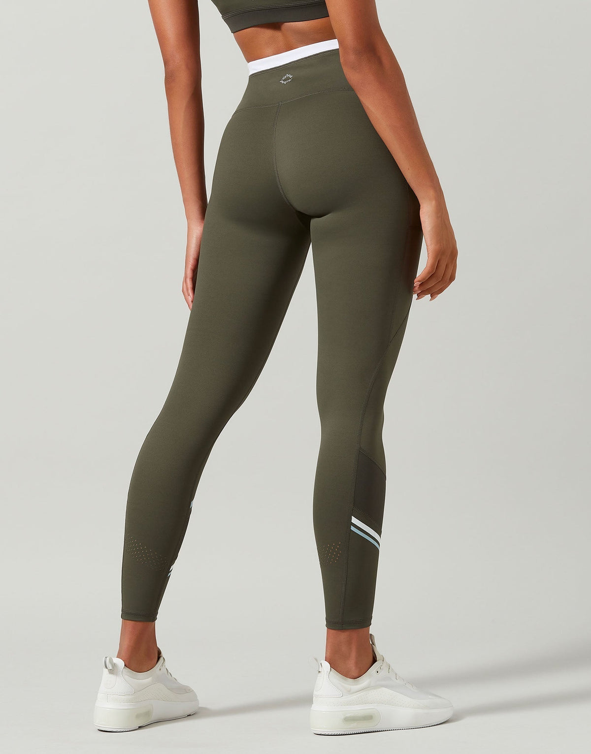 Lilybod-Nile-XR-Tarmac-White-Blue-LL79-MWU-4_e3a3d15f-7c9a-4911-91a9-9ebb0b346920.jpg