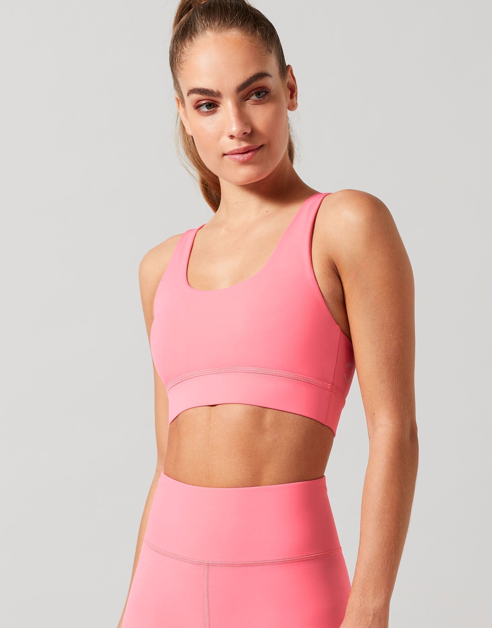 Lilybod-Zoe-Sports-Bra-Powder-Pink-LC71-PK-2_30450292-0745-4142-b738-c6892858a6fc.jpg