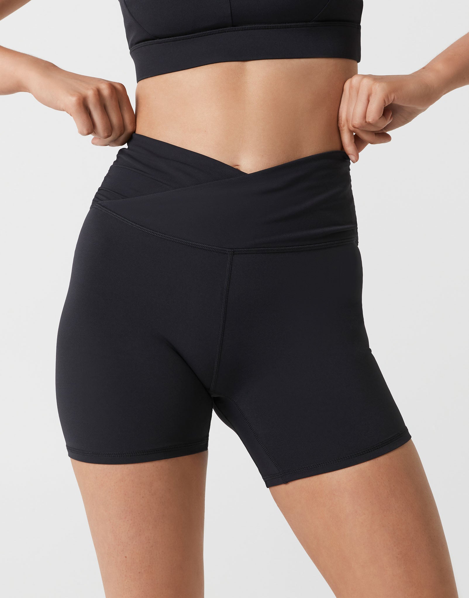 Lilybod_ADDISON_Cloud_Core_Wrap_Short_Black_SS_39_BL_02.jpeg