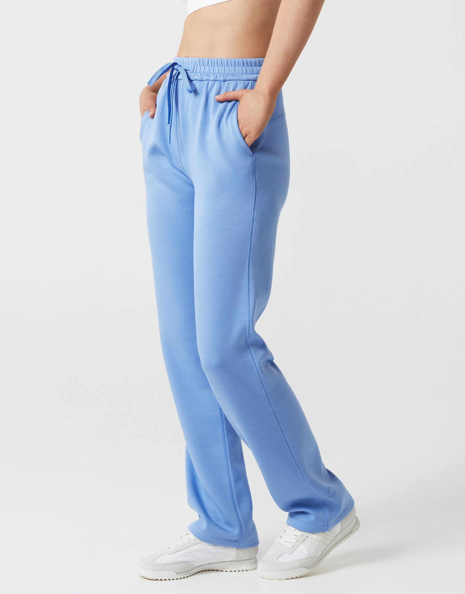 Lilybod_AIMIE_Relaxed_Fit_Jogger_Azure_Blue_LL85W_AB_02.jpeg
