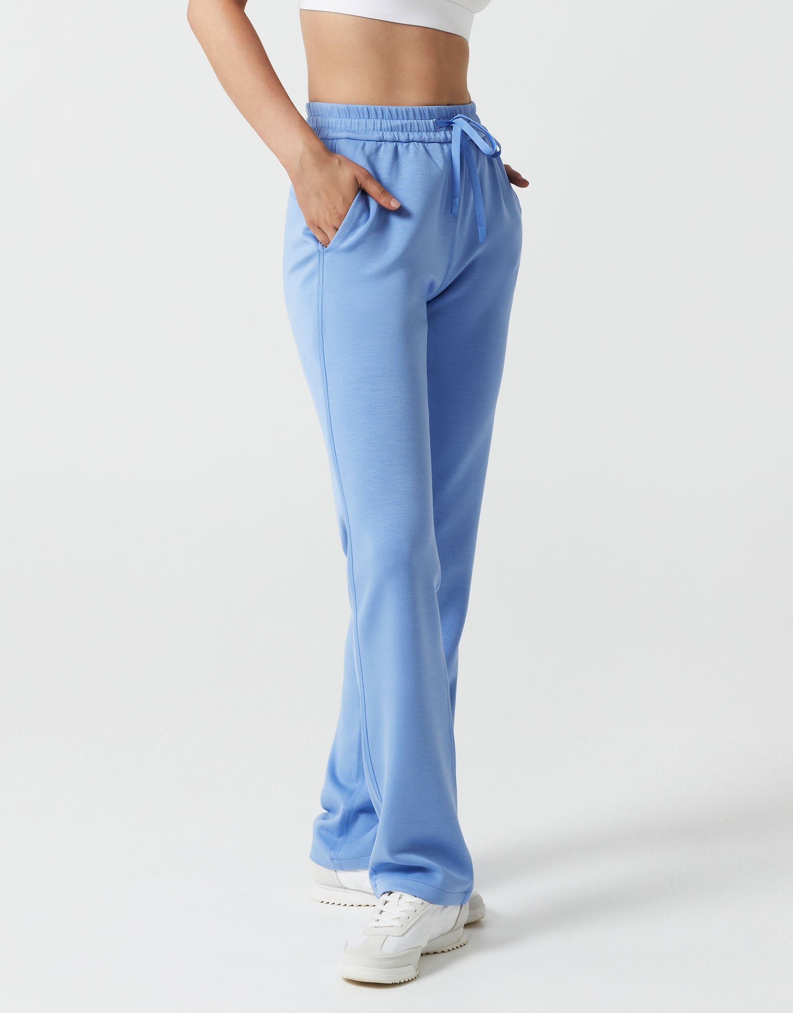Lilybod_AIMIE_Relaxed_Fit_Jogger_Azure_Blue_LL85W_AB_03.jpeg