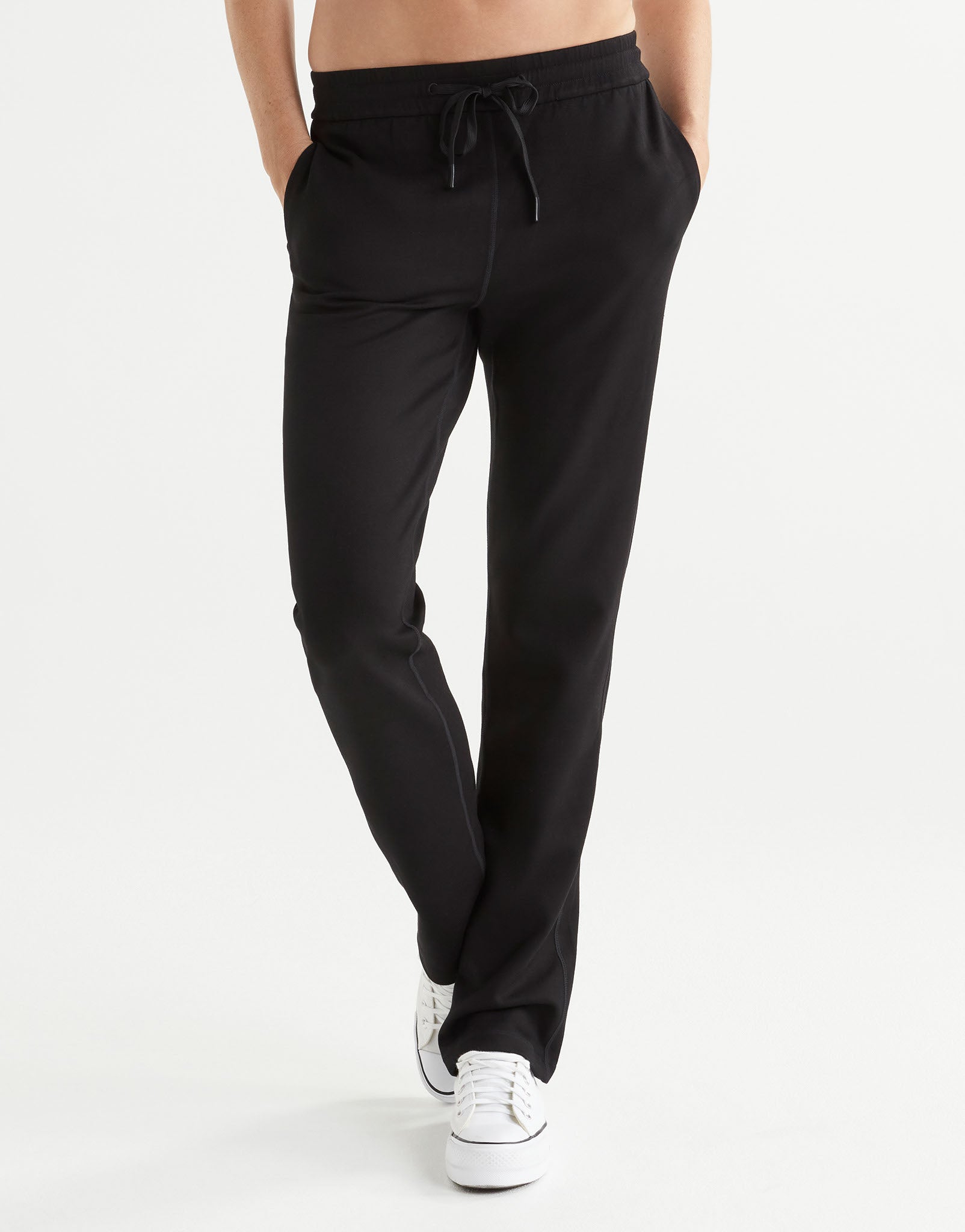 Lilybod_AIMIE_Relaxed_Fit_Jogger_Black_LL85W_BL_02.jpeg