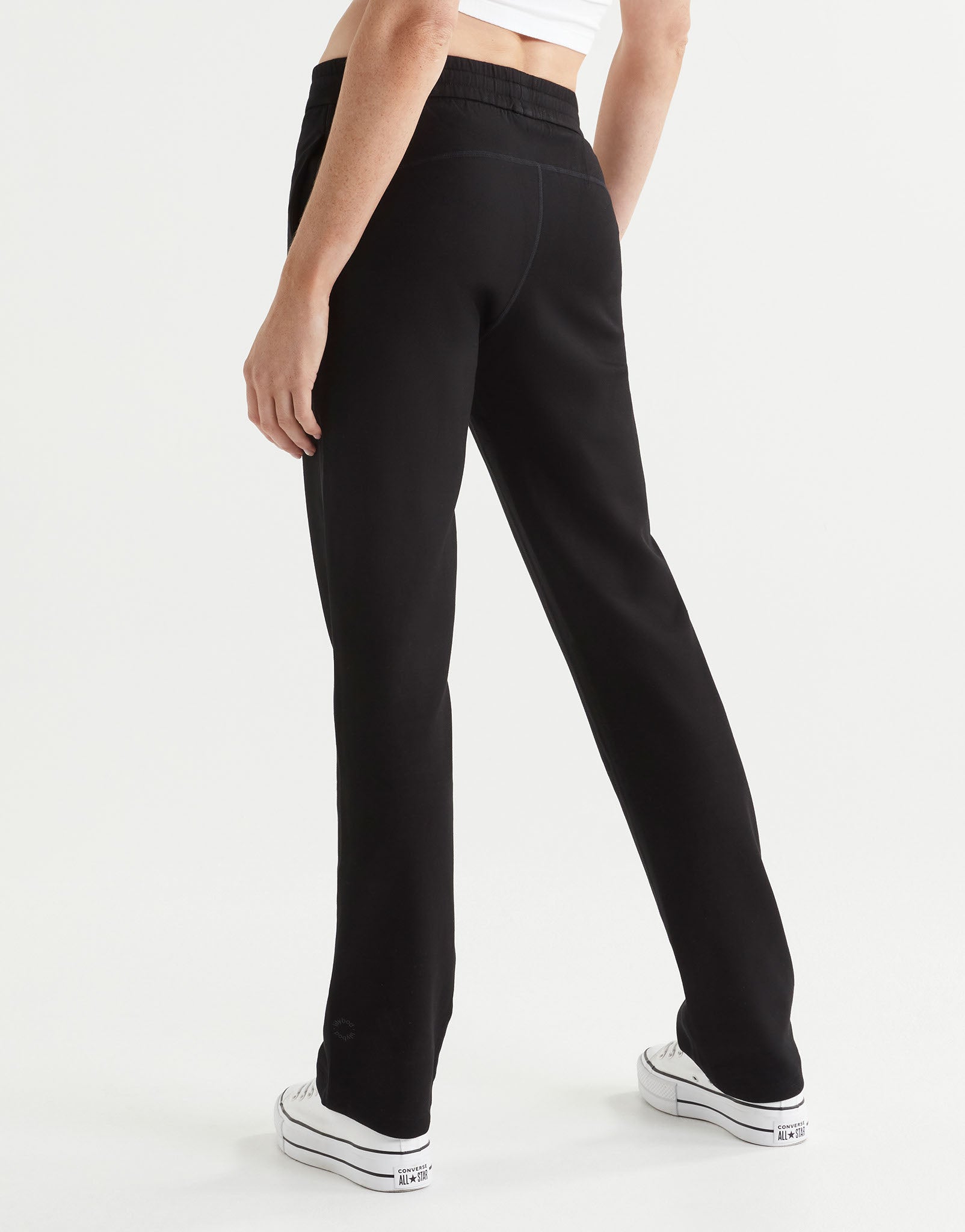 Lilybod_AIMIE_Relaxed_Fit_Jogger_Black_LL85W_BL_04.jpeg