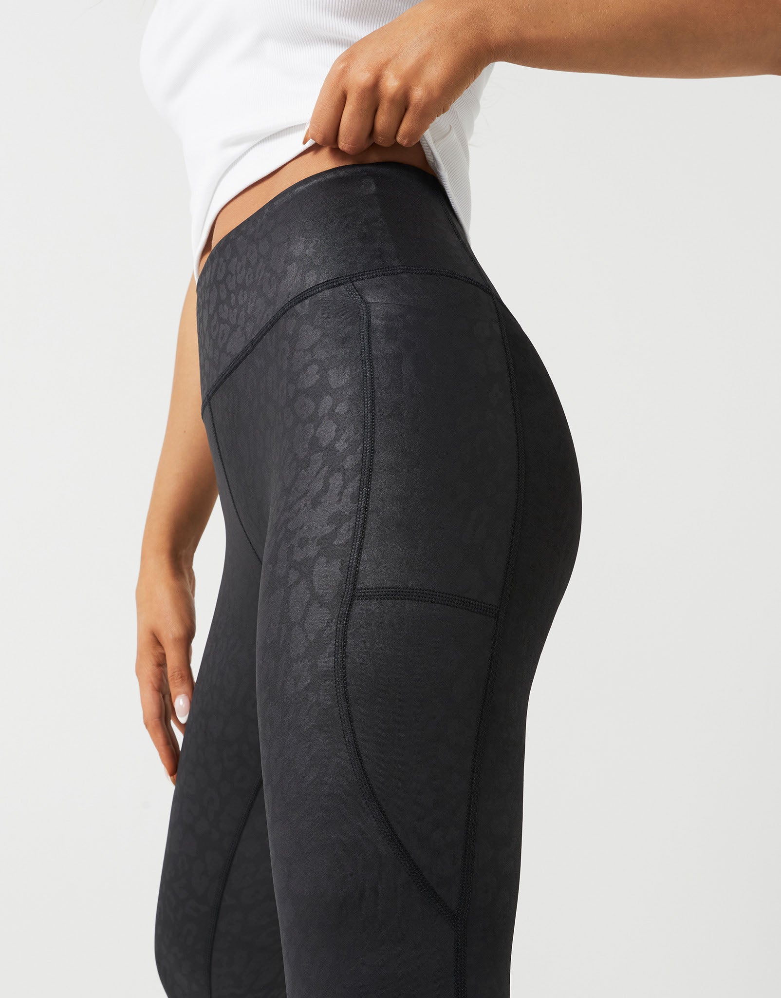 Lilybod_BECCA_Legging_Black_Leopard_LL131_BKLP_2.jpeg