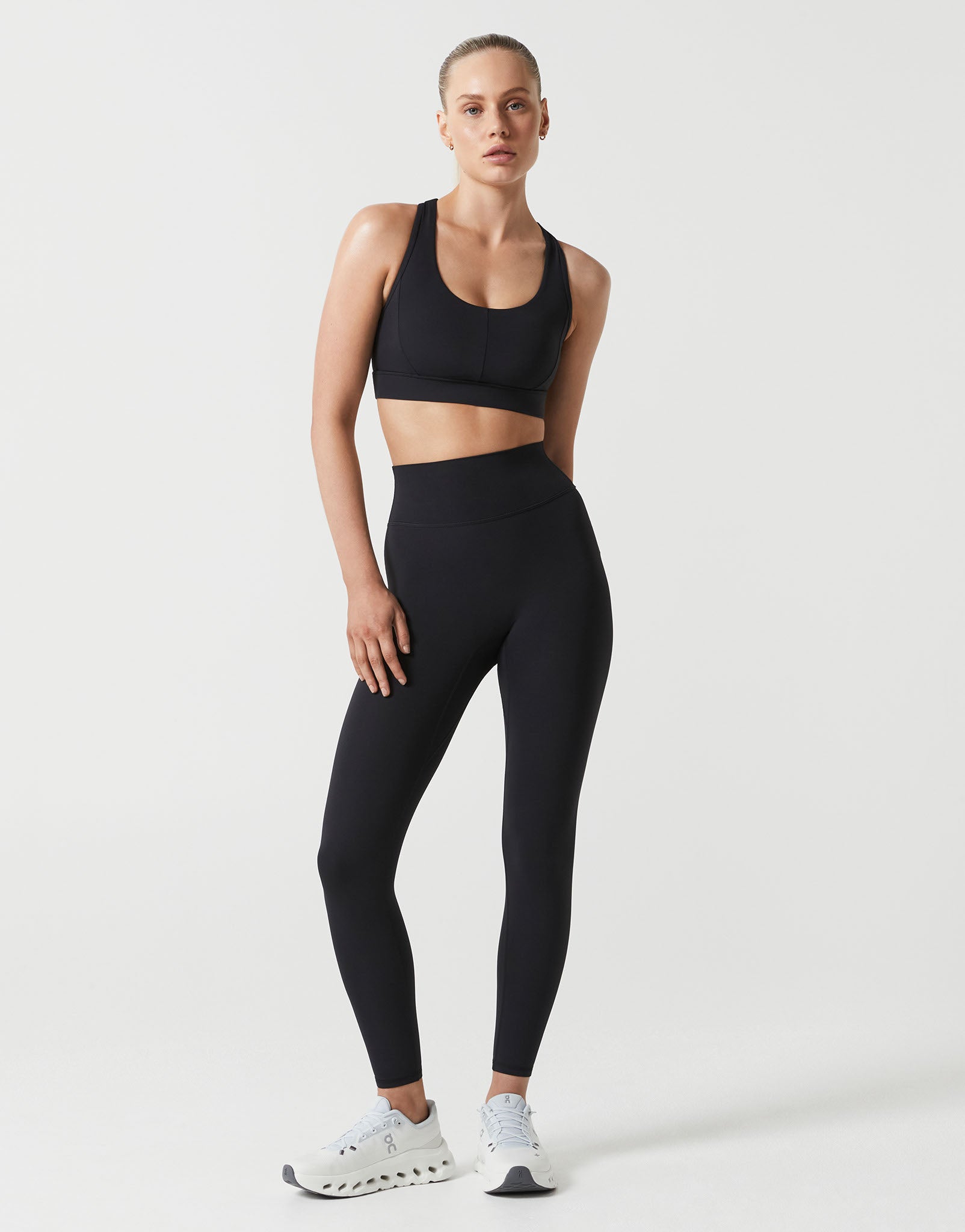 Lilybod_FRANKIE_Cloud_Core_Sports_Bra_Black_SC_22_BL_01_n1.jpeg