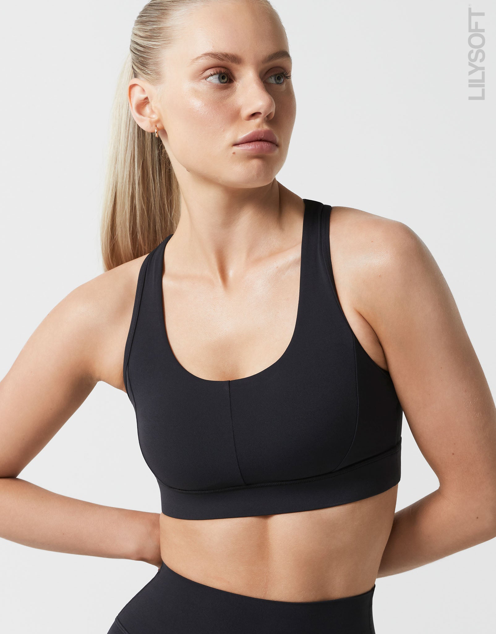 Lilybod_FRANKIE_Cloud_Core_Sports_Bra_Black_SC_22_BL_02_n1_ls.jpg