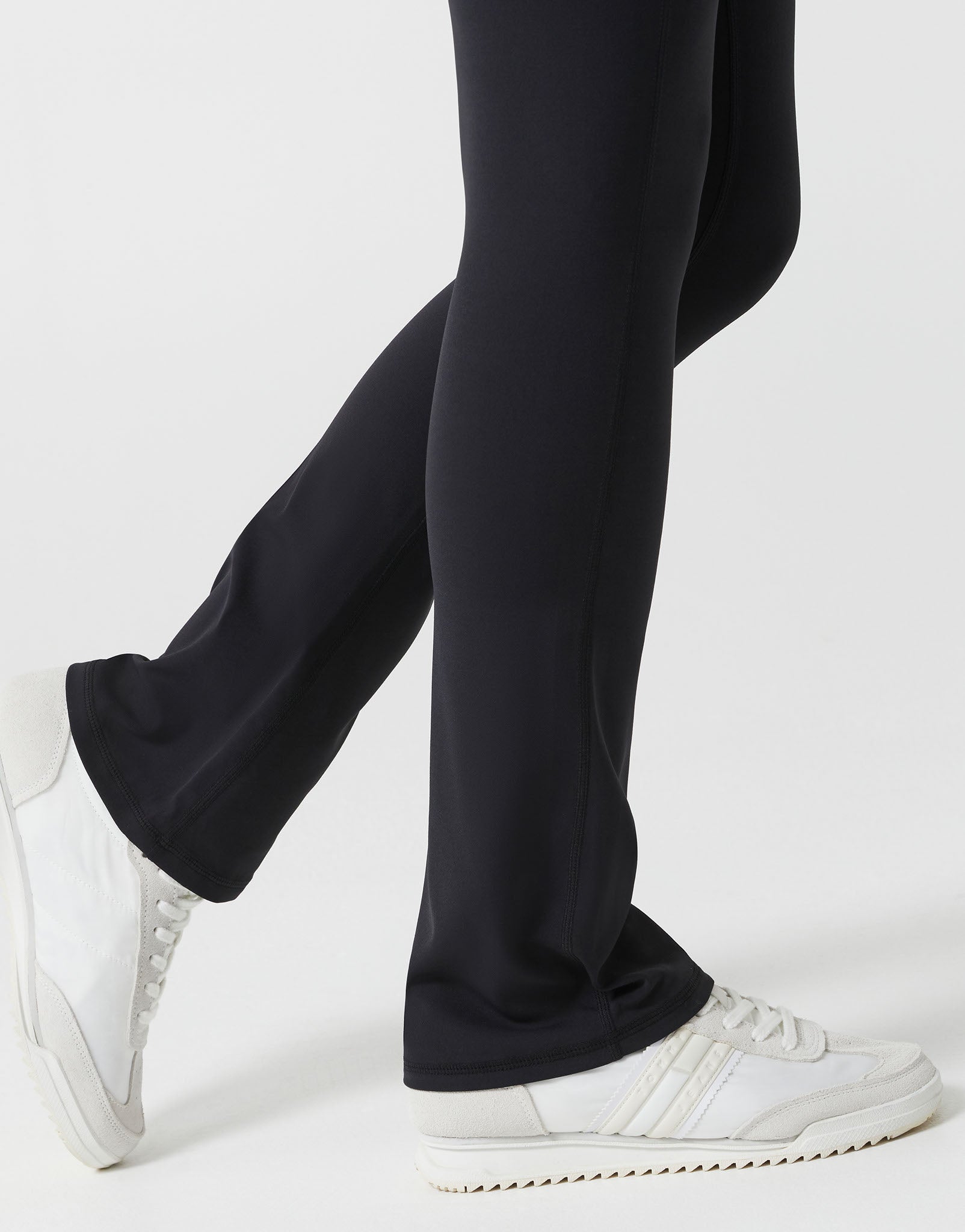 Lilybod_HARLOW_Cloud_Core_Bootleg_Legging_Black_SL_196_BL_10.jpeg