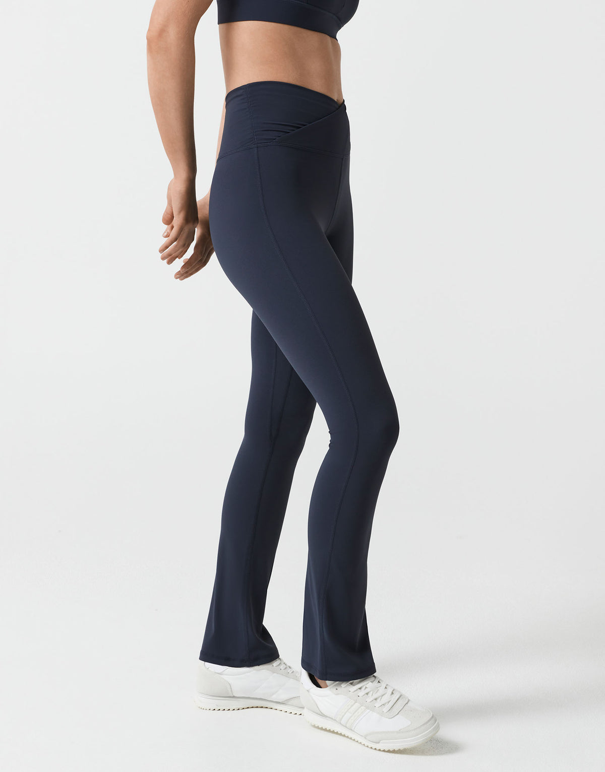 Lilybod_HARLOW_Cloud_Core_Bootleg_Legging_Navy_SL_196_NB_06.jpeg