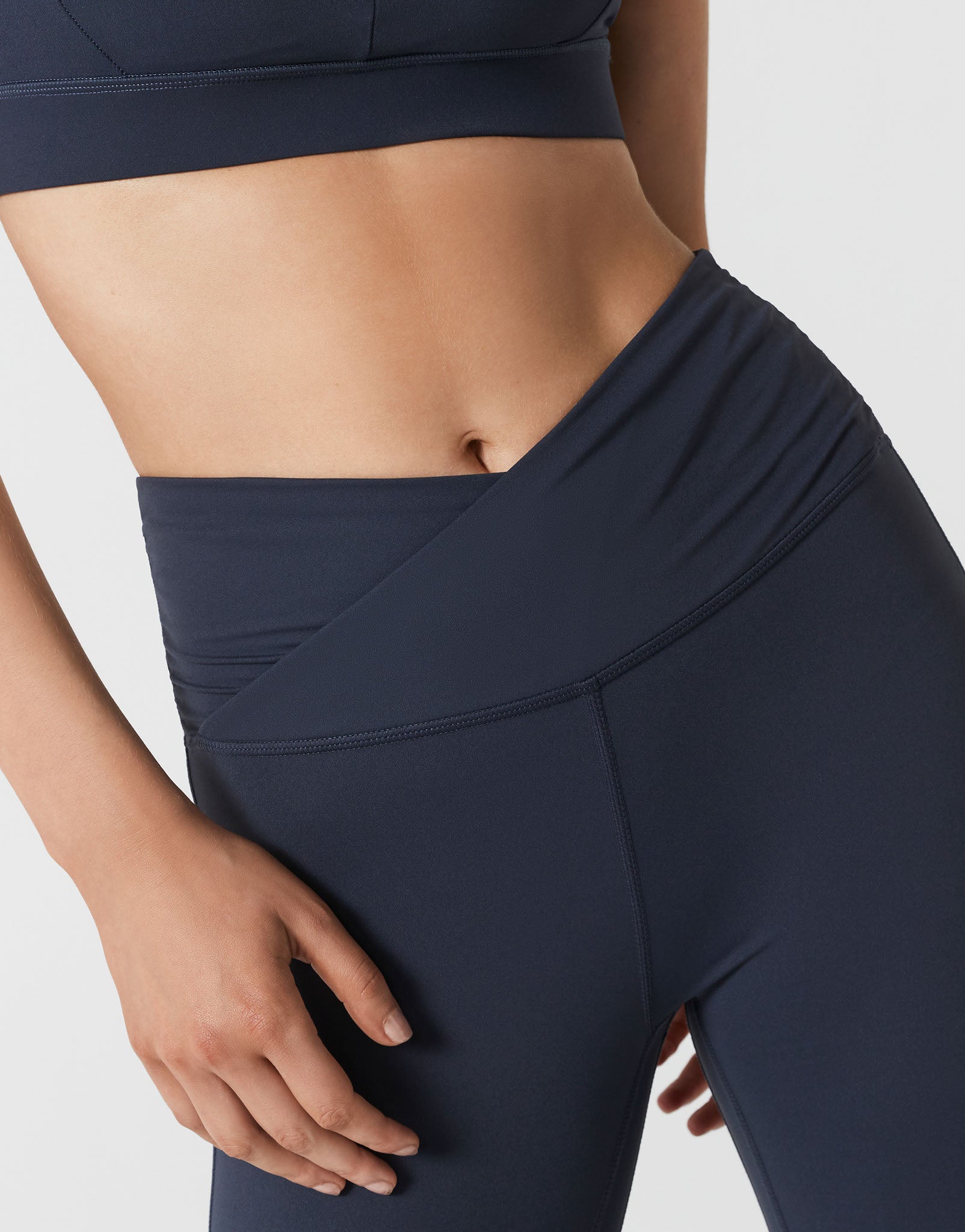 Lilybod_HARLOW_Cloud_Core_Bootleg_Legging_Navy_SL_196_NB_10.jpeg