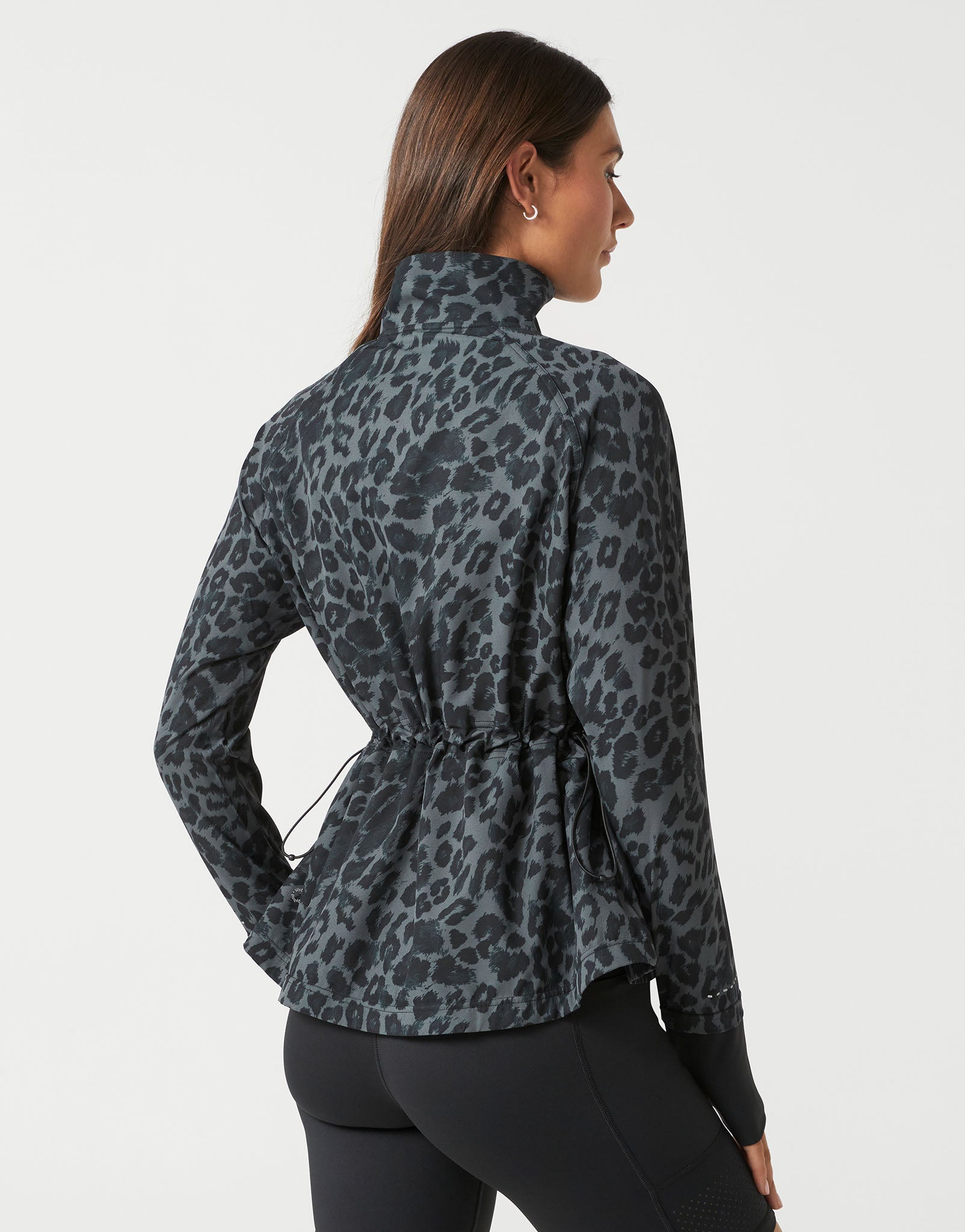 Lilybod_HELENA_Running_Jacket_Black_Leopard_Print_LJ004_BKLP_05.jpeg