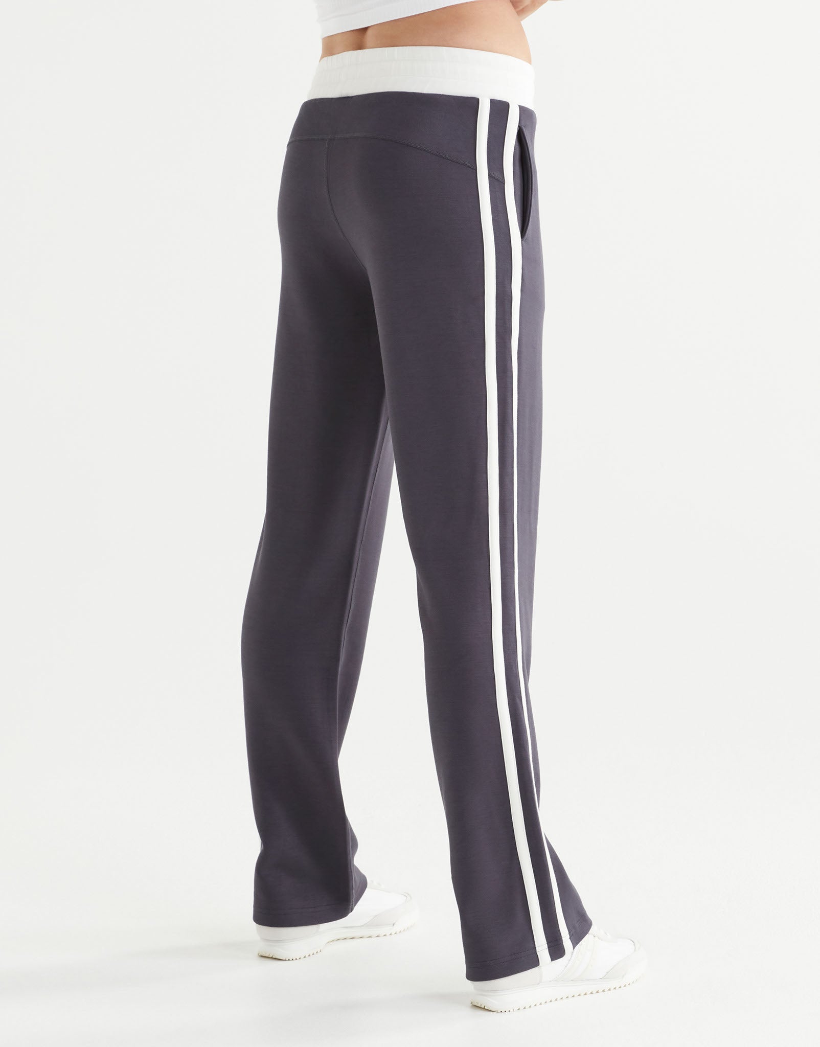 Lilybod_NIKKI_Wide_Leg_Jogger_Charcoal_stripe_LL186_CHW_04.jpeg