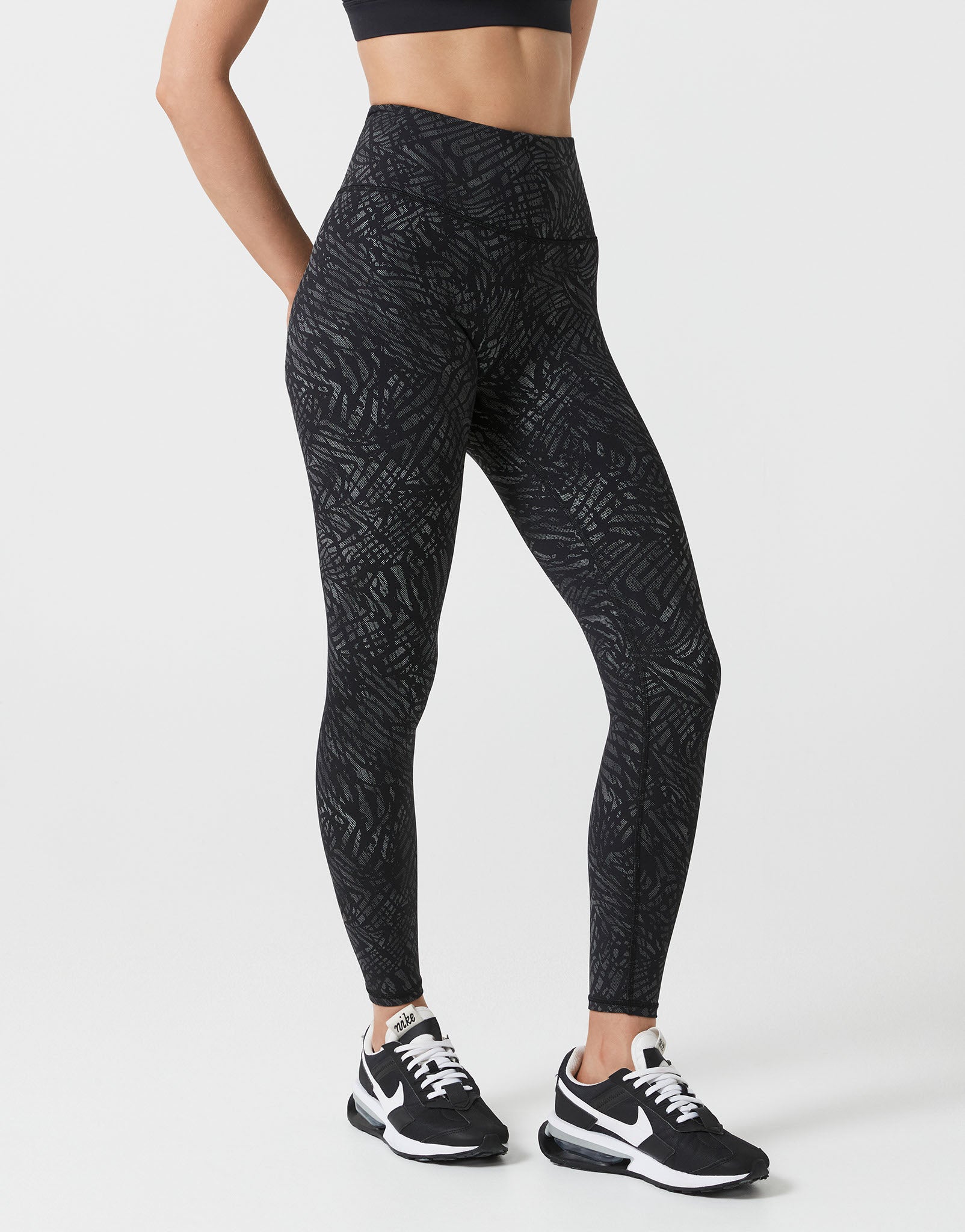 Lilybod_SAVANA_Reflective_Print_Legging_Leopard_Print_Black_LL196_BLP_02.jpeg