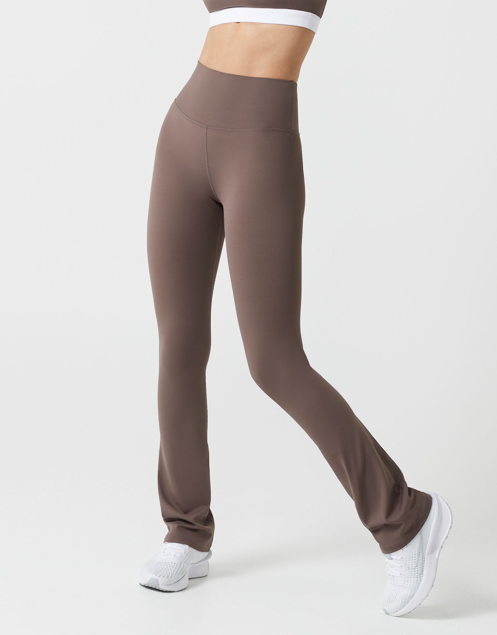 Lilybod_ZARRA_Bootcut_Legging_Fit_Coffee_LL162_CF_03.jpeg