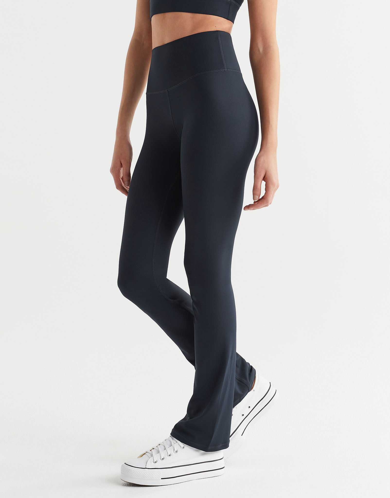Lilybod_ZARRA_Bootcut_Legging_Fit_Navy_LL162_SC_5.jpeg